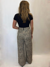 Load image into Gallery viewer, Jackie Jeans